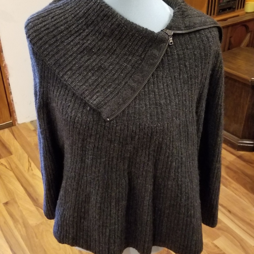 Gap sweeter poncho